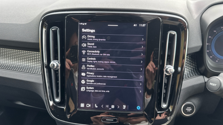 Volvo XC40 2.0 B4P Plus Dark 5dr Auto Petrol Estate